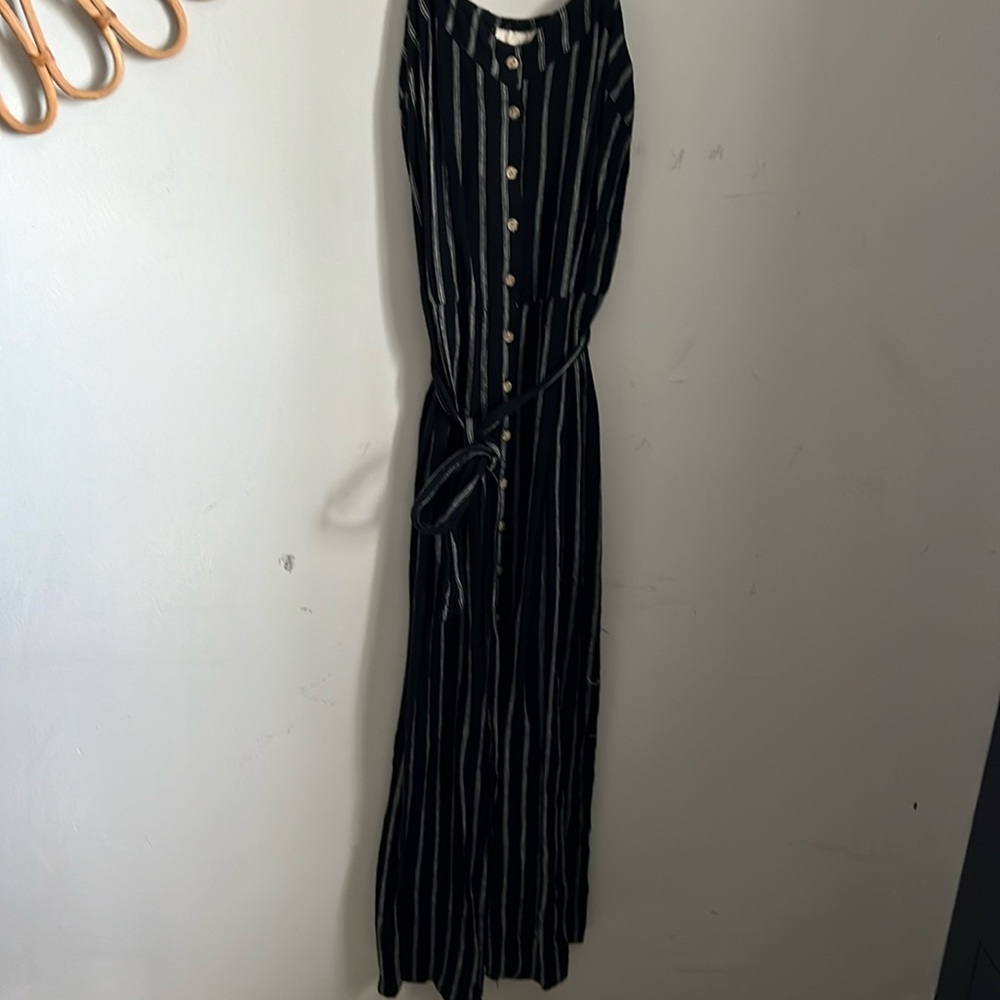 Universal Thread long linen summer/spring slim dress. Size medium